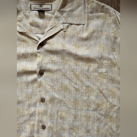 Tommy Bahama 100% Silk Floral Hawaiian Style Button Down Short Sleeve Button Shi - Picture 4 of 7